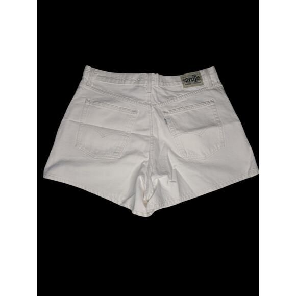 Levi's Silver Tab Womens Jean Mom Shorts W33 White Denim High Waist 3" Inseam - Picture 1 of 12